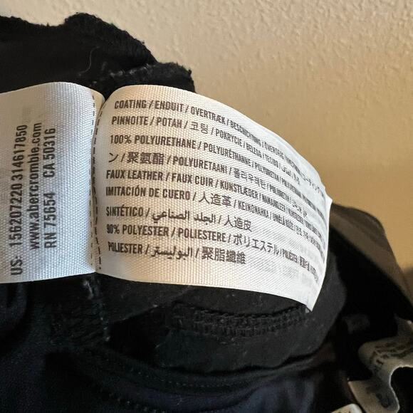 Abercrombie & Fitch 90's Relaxed Black Vegan Leather Pants Size 29/8 - Picture 7 of 7